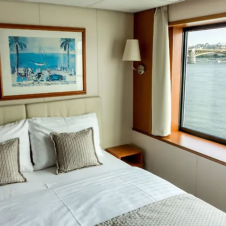Onriver - Ms Maribelle Budapest