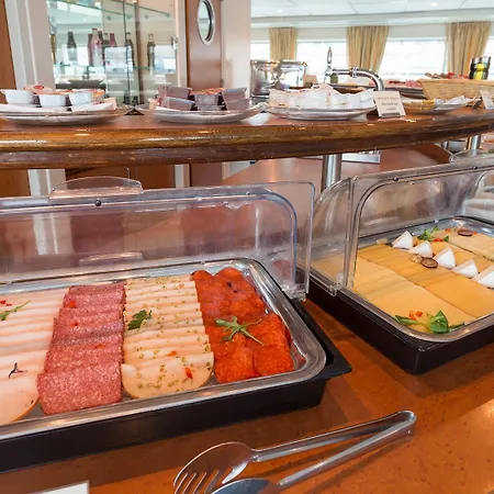 Onriver - Ms Maribelle Hotel
