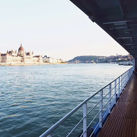 Hotel Onriver - Ms Maribelle