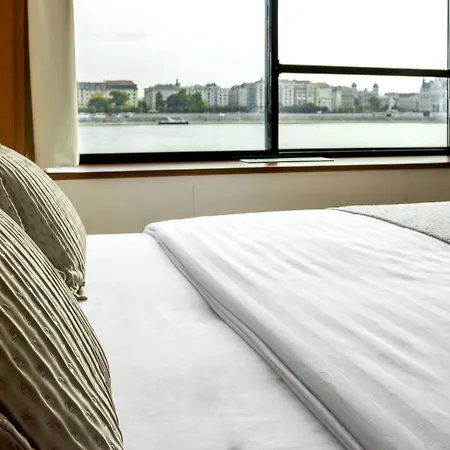 Hotel Onriver - Ms Maribelle 4*