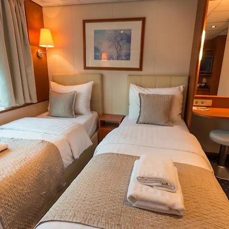 Onriver - Ms Maribelle Budapest