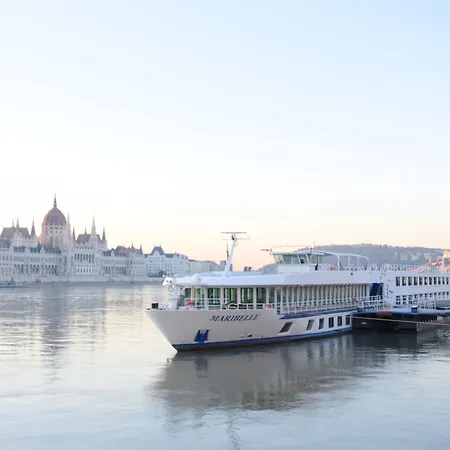 Onriver - Ms Maribelle Hotel